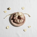 PERIOD Scrunchie & Bag klar lesbar